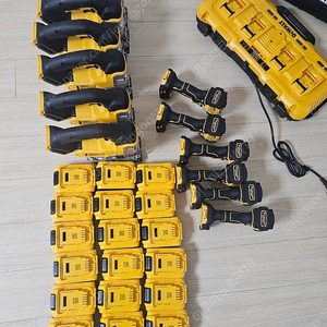 디월트 베터리.직소.임팩 팝니다