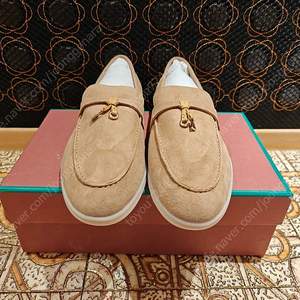 로로피아나 썸머워크 참스 로퍼
