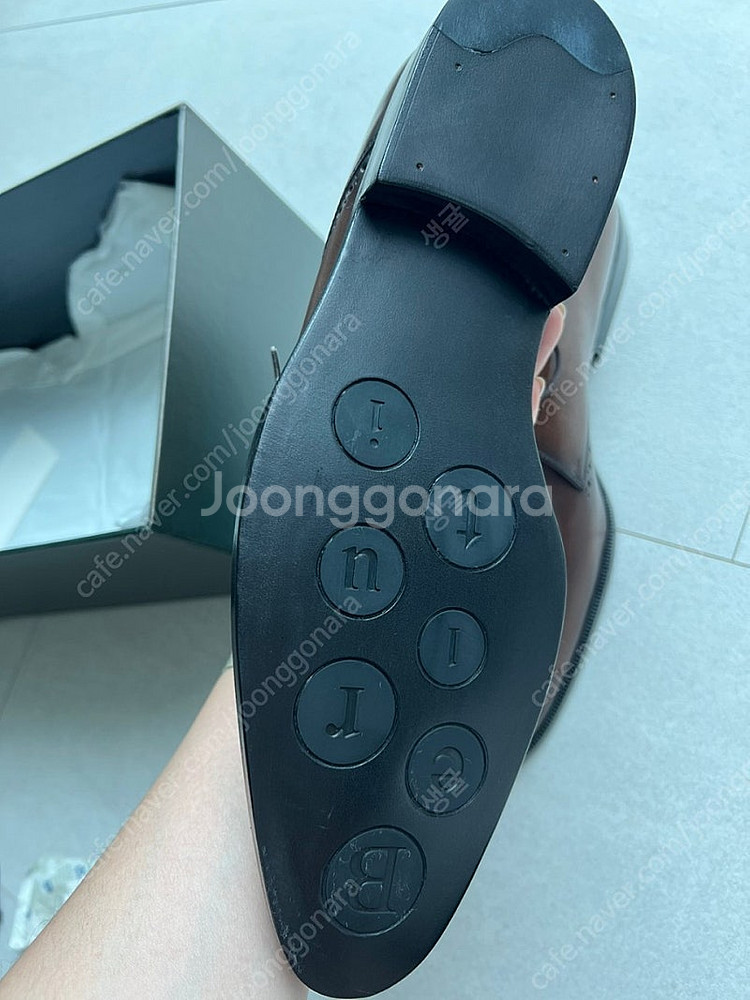 벨루티 피에르 원 더비 아일렛--3