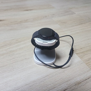 갤럭시 워치5 블랙 40mm 충전독과 함께 7만원에 팝