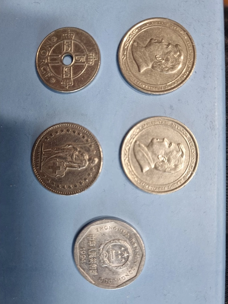 1978년 100원 동전 그외 해외 동전 이미지
