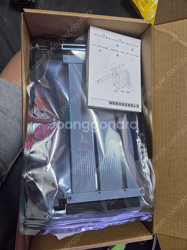 PCIE 5.0 라이저킷 팝니다.(화이트)--2