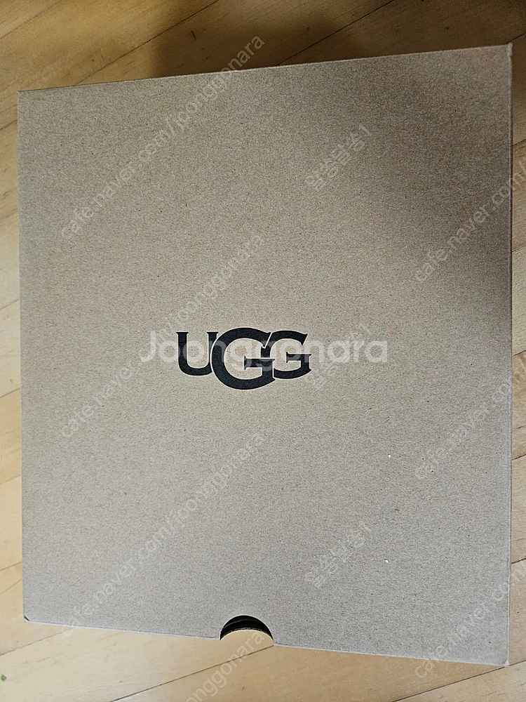 어그 하이샤인 US6 230사이즈--3