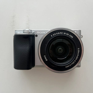 소니 a6400 + 번들렌즈 + 추가배터리 + 메모리카드