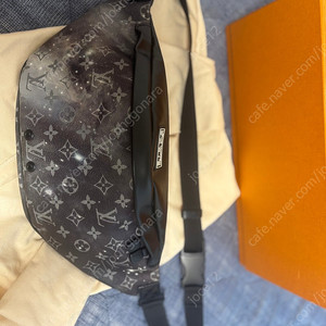 루이비통 갤럭시(힙색) 범백 판매합니다. 이미지