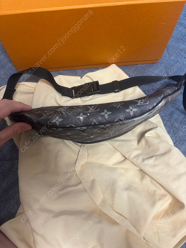 루이비통 갤럭시(힙색) 범백 판매합니다. 이미지