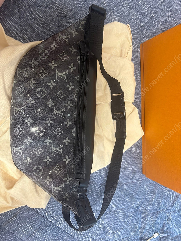 루이비통 갤럭시(힙색) 범백 판매합니다. 이미지