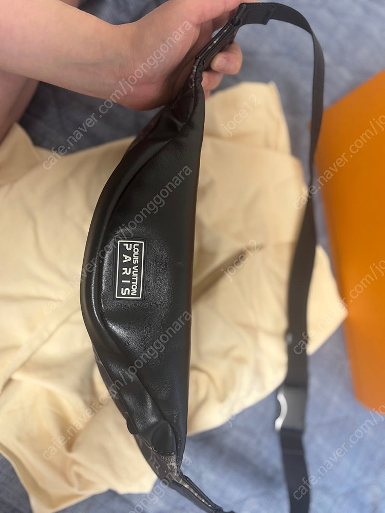 루이비통 갤럭시(힙색) 범백 판매합니다. 이미지