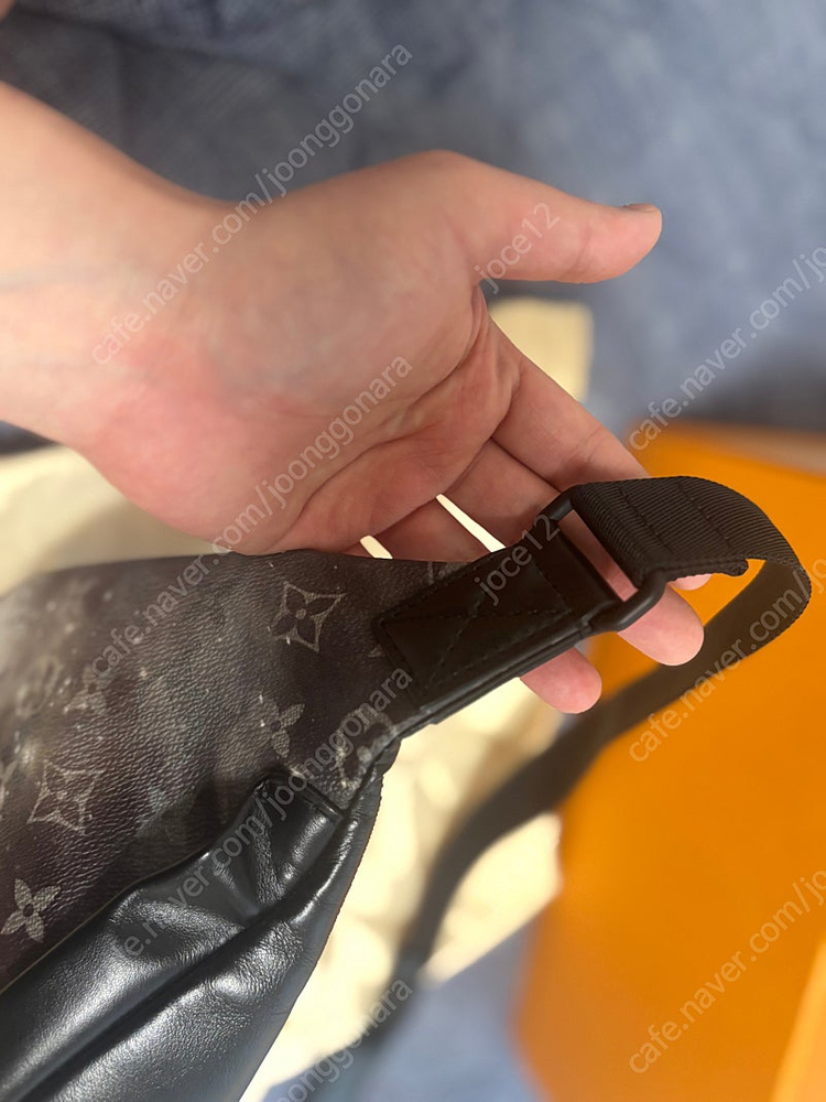 루이비통 갤럭시(힙색) 범백 판매합니다. 이미지