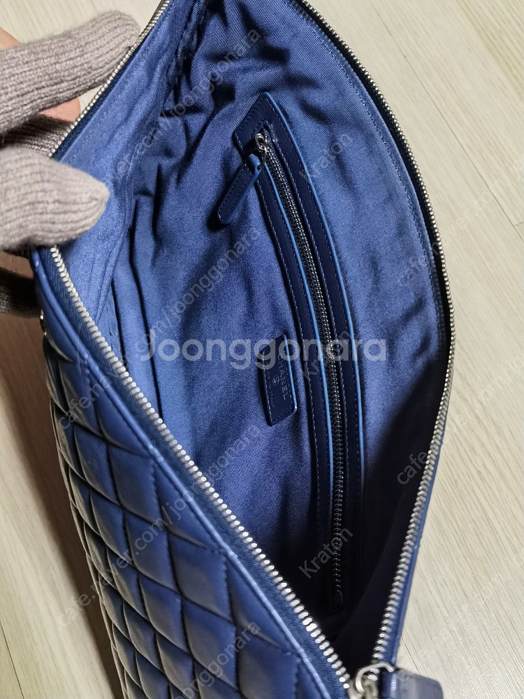 샤넬 가죽 클러치 L라지 풀박스 판매합니다.--9