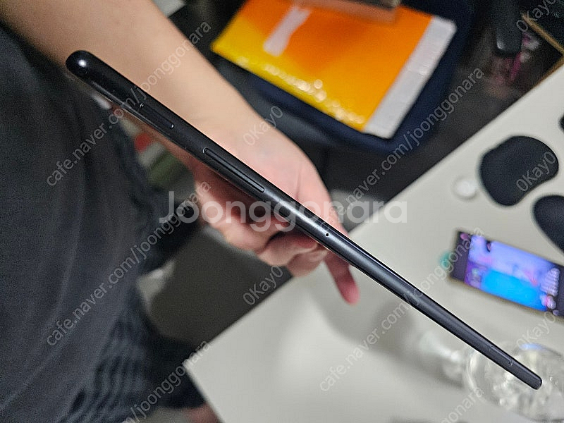 잔상 있는 갤럭시 탭S4 LTE 팝니다--4
