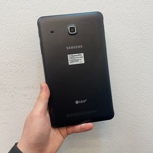 갤럭시탭E 8.0 LTE 블랙 32GB 무잔상 상태좋은 중고4만팝니다.
