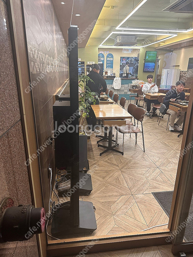 21인치 스텐드형 키오스크 판매--1