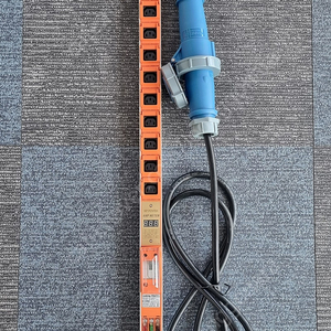 14구 랙 PDU (파워미터 및 리셉터클 포함) TC14-30NFPM
