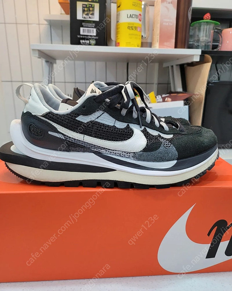 나이키 사카이 베이퍼 검흰 265 검흰 이미지