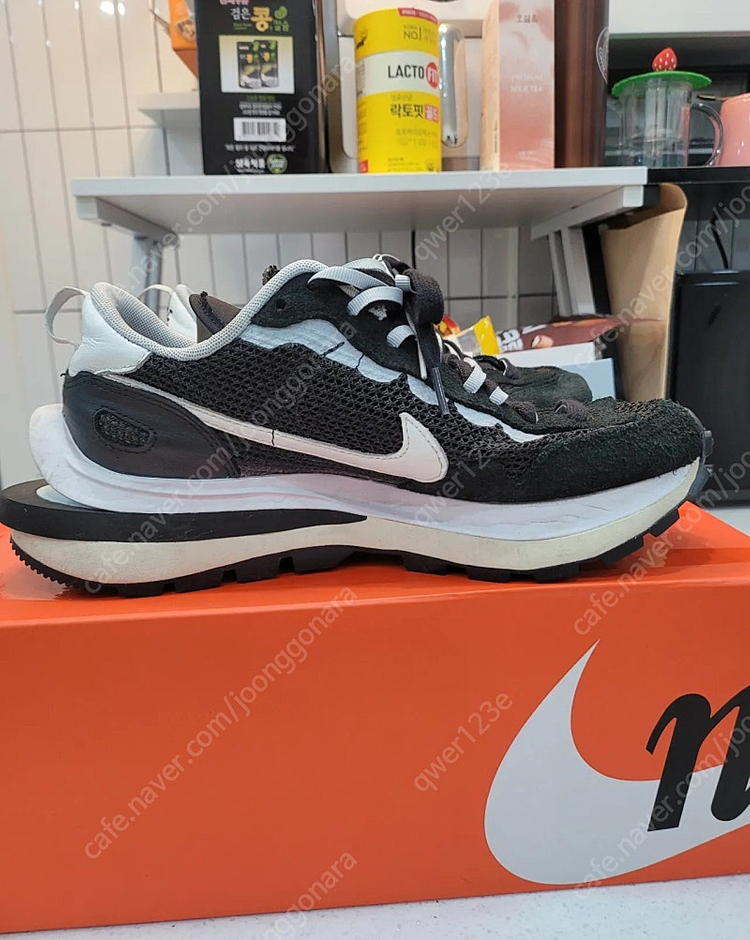 나이키 사카이 베이퍼 검흰 265 검흰 이미지