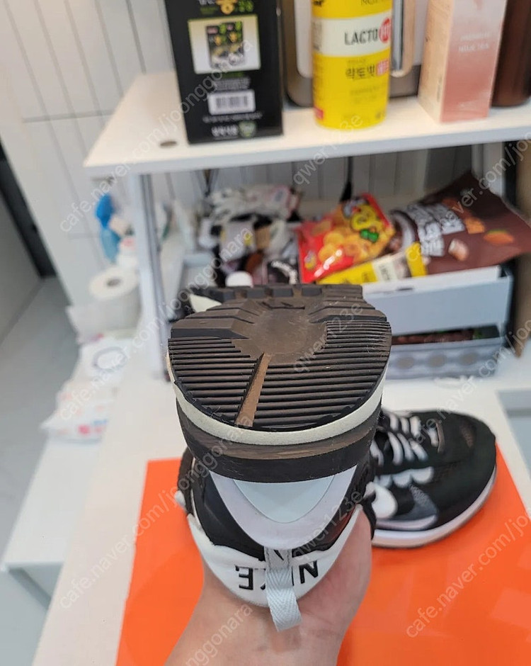 나이키 사카이 베이퍼 검흰 265 검흰 이미지