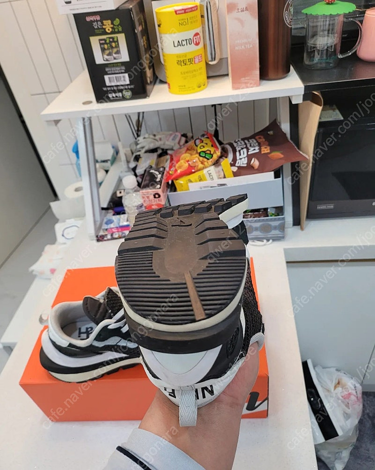 나이키 사카이 베이퍼 검흰 265 검흰 이미지