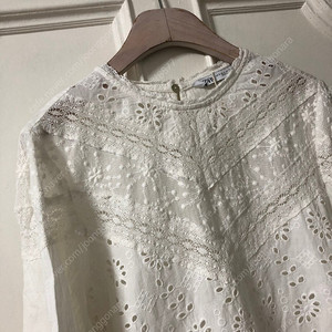 ZARA 자라 에스닉 펀칭 아일렛 보헤미안 레이스 블라우스 마랑맛