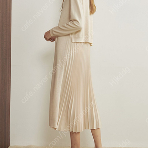 더캐시미어 플리츠 블록 니트드레스