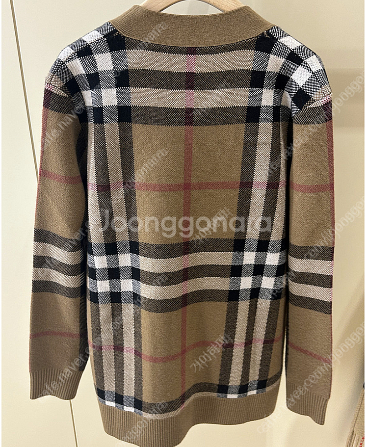 버버리 체크 울 캐시미어 가디건 버치브라운 804337...--1