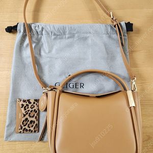 가이거(GEIGER) 보겐 토트백 카멜 색상 팝니다.