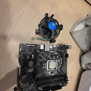 인텔 i5-8500 + B360m (백패널없음) 판매합니다. 5만원
