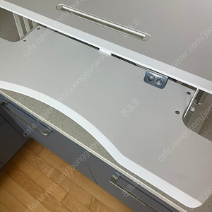 루나랩 전동식 높이조절 데스크 판매합니다