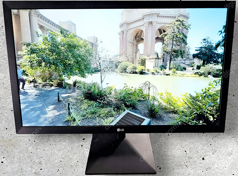 LG 22인치 LED 모니터 22MK430H 팝니다--1