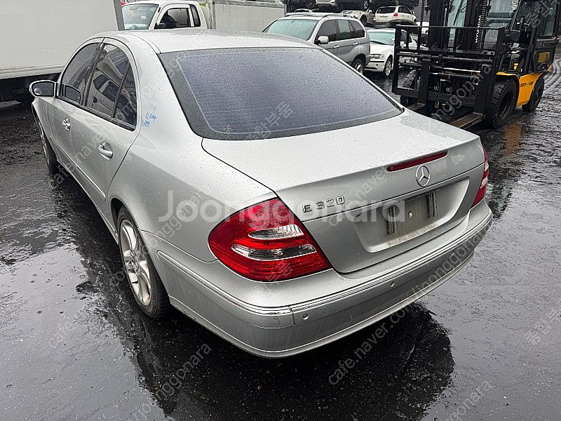 벤츠 W211 E320 전기형 부품차 각개합니다 뒷범퍼...--1
