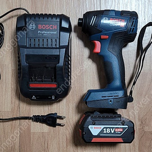 보쉬 임팩 드라이버 GDR 18V-200 판매합니다.(배터리, 충전기 포함) - 14만원(택배비 포함)