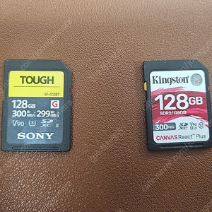 SD카드 V90 128G 두장 팝니다.