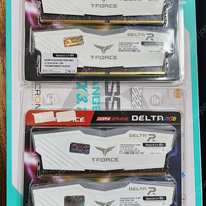 팀그룹 DDR4 3600 64G RGB 화이트 팝니다.(32G x 2)
