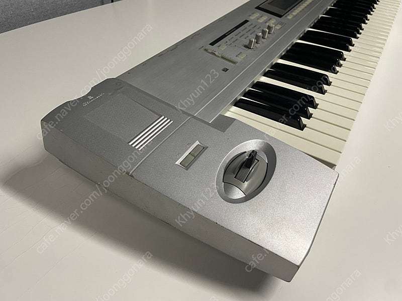 Korg Triton LE 76건반 25만원--3