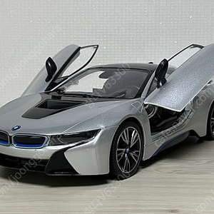 [희귀] 라스타 RC카 1:14 스케일 BMW i8 실버 컬러 판매합니다
