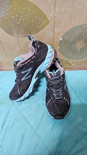뉴발란스 여성 트레일 런닝화--1