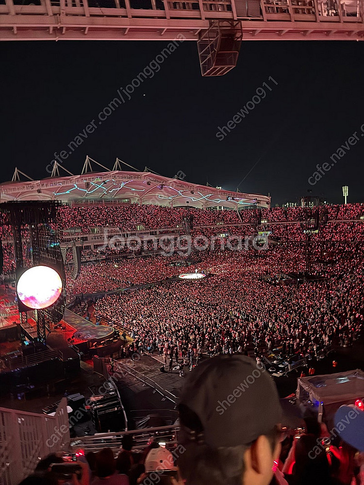 콜드플레이 콘서트 24/25 연석 구해봐요--0