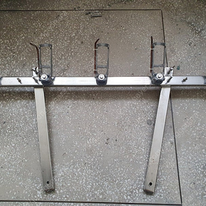 민물 낚시 릴 받침틀