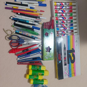 필기류 문구류/제트스트림/펜텔/시그노 볼펜/2색볼펜/컴퓨터용싸인펜/모나미볼펜/크레파스/포스트잇/필통/테이프