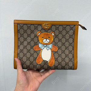 구찌 카이 스탠딩 클러치