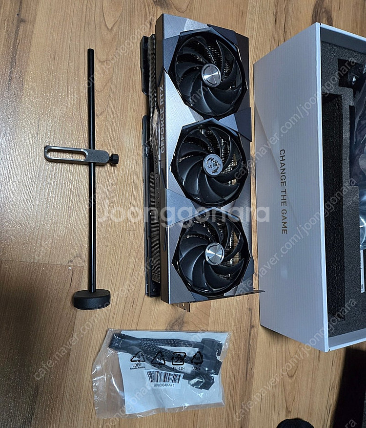 rtx4090 슈프림 팝니다.--1