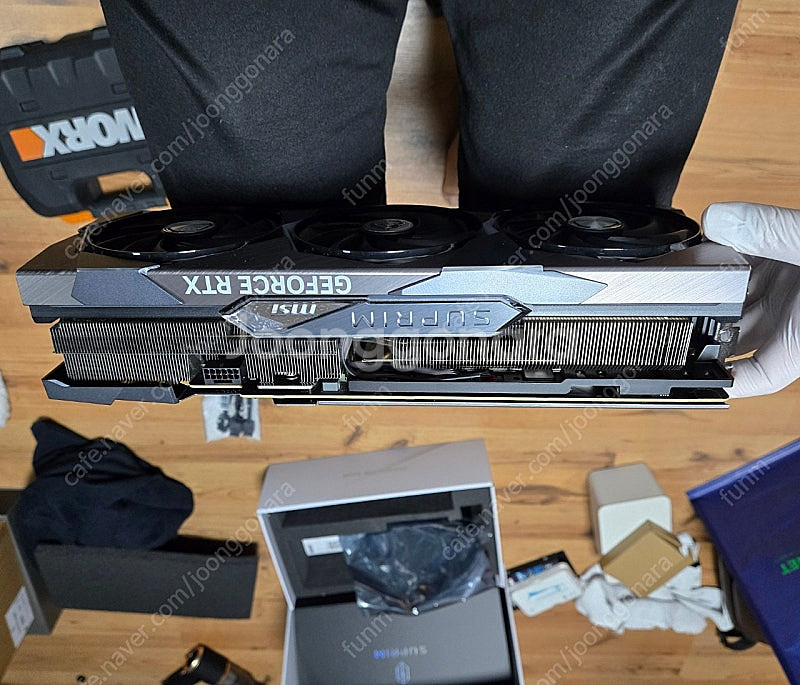 rtx4090 슈프림 팝니다.--2