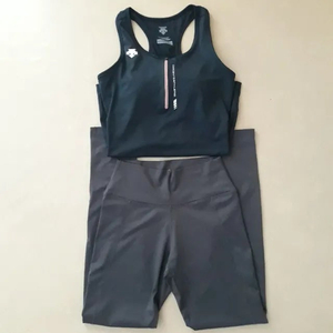 (2벌 합~) 데상트 브라탑 나시 + 안다르 레깅스 : 합 35,000 원