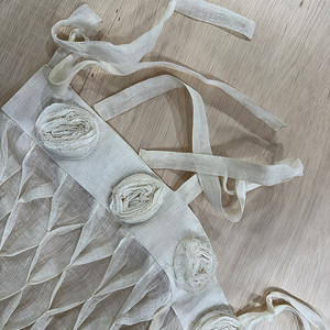 아이보리 색상의 인도 커튼입니다 2개