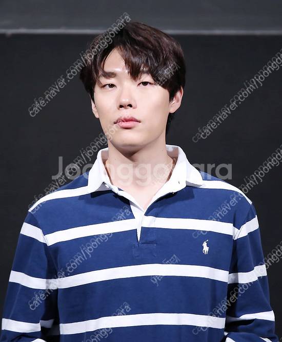 류준열 폴로 럭비티 XL, XXL 삽니다--0