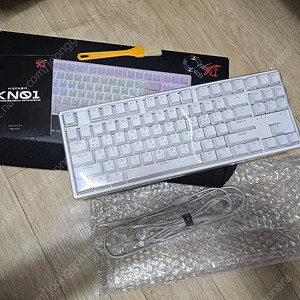 앱코 HACKER KN01 텐키리스 PBT RGB 무접점 화이트 55g 풀박
