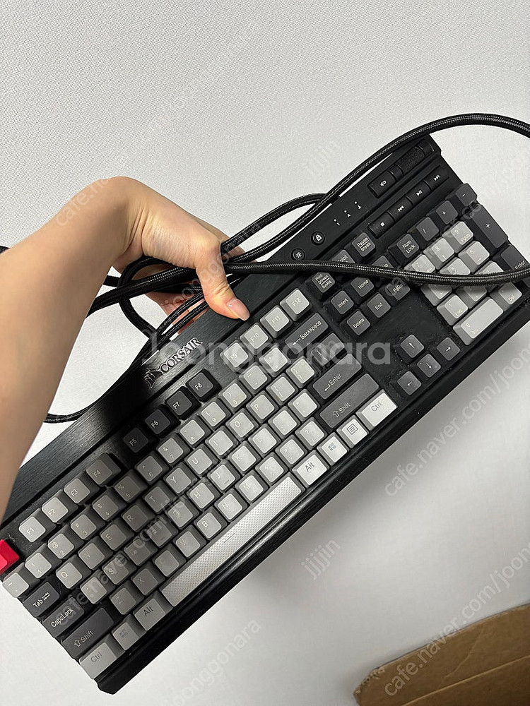 커세어 K70 RGB LUX 키보드--0