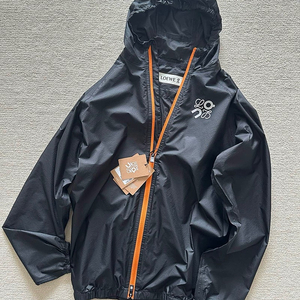 좌쓰 Loewe x On Running Technical Shell 로에베 x 온 러닝 테크니컬 쉘 블랙 자켓