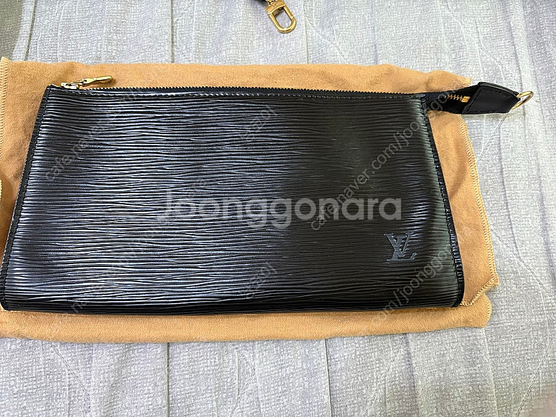 정품 루이비통 포쉐트악세수아에삐--0