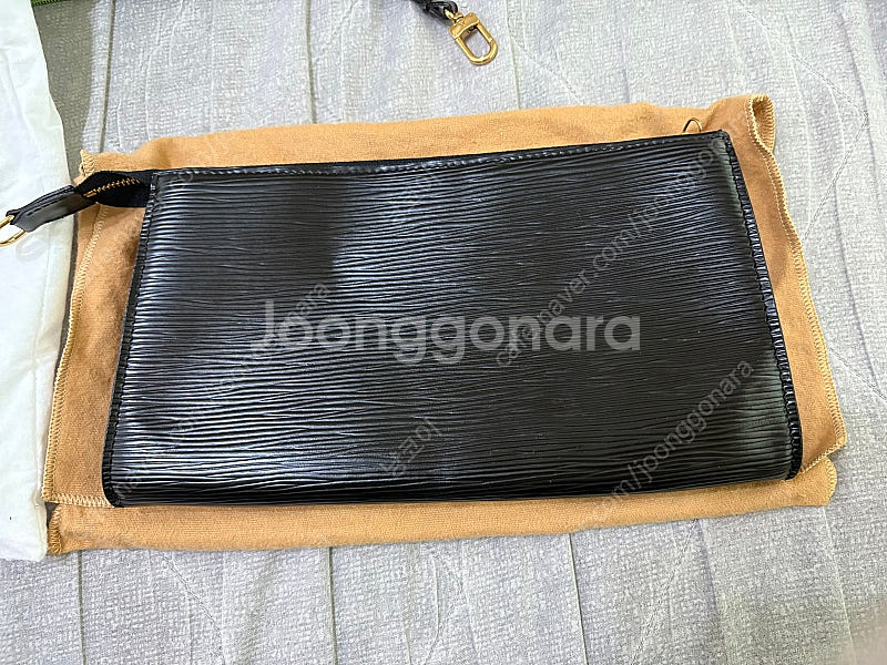 정품 루이비통 포쉐트악세수아에삐--1